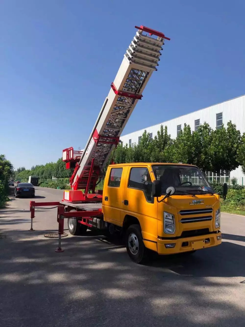 九龙附近的云梯车出租服务：轻松解决高空作业需求