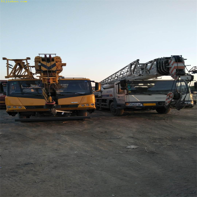 九龙吊车吊挖机正确办法